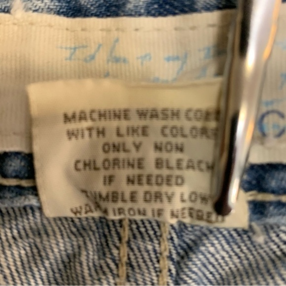 💰Maurices Wide leg Low Rise Cropped Light Wash Distressed Capris - Size 9-10 - Picture 8 of 9